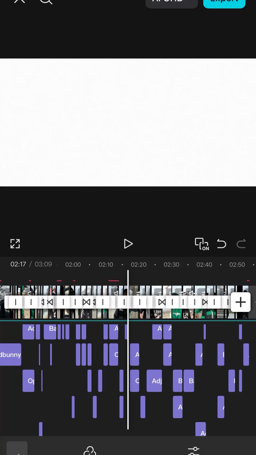 Timeline com várias camadas no CapCut mobile